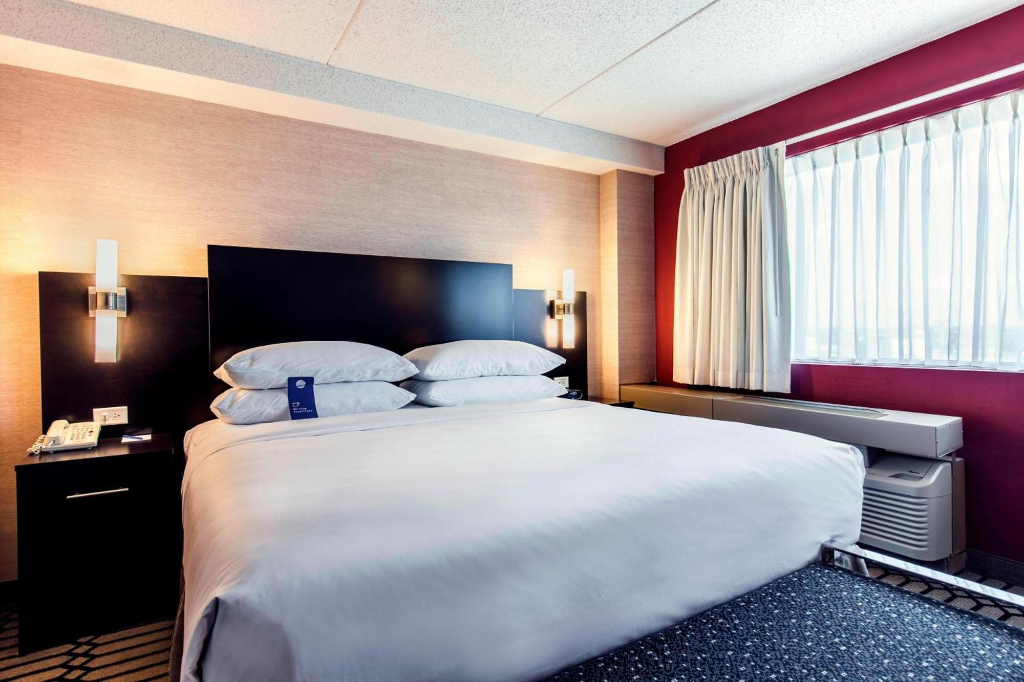 Delta Hotels By Marriott Fargo Exterior photo