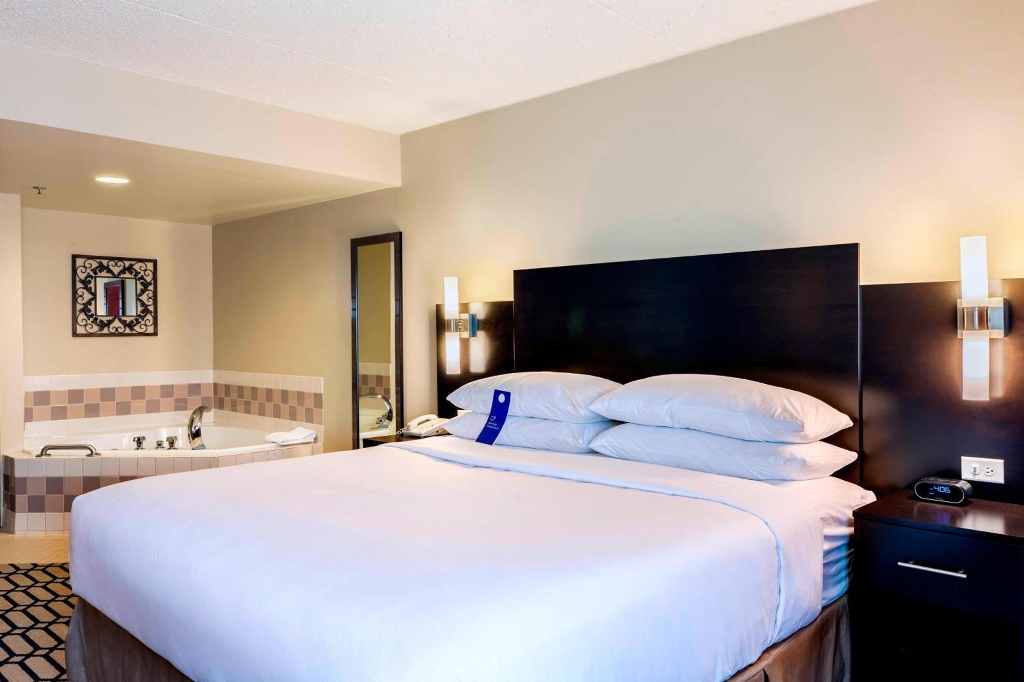 Delta Hotels By Marriott Fargo Exterior photo