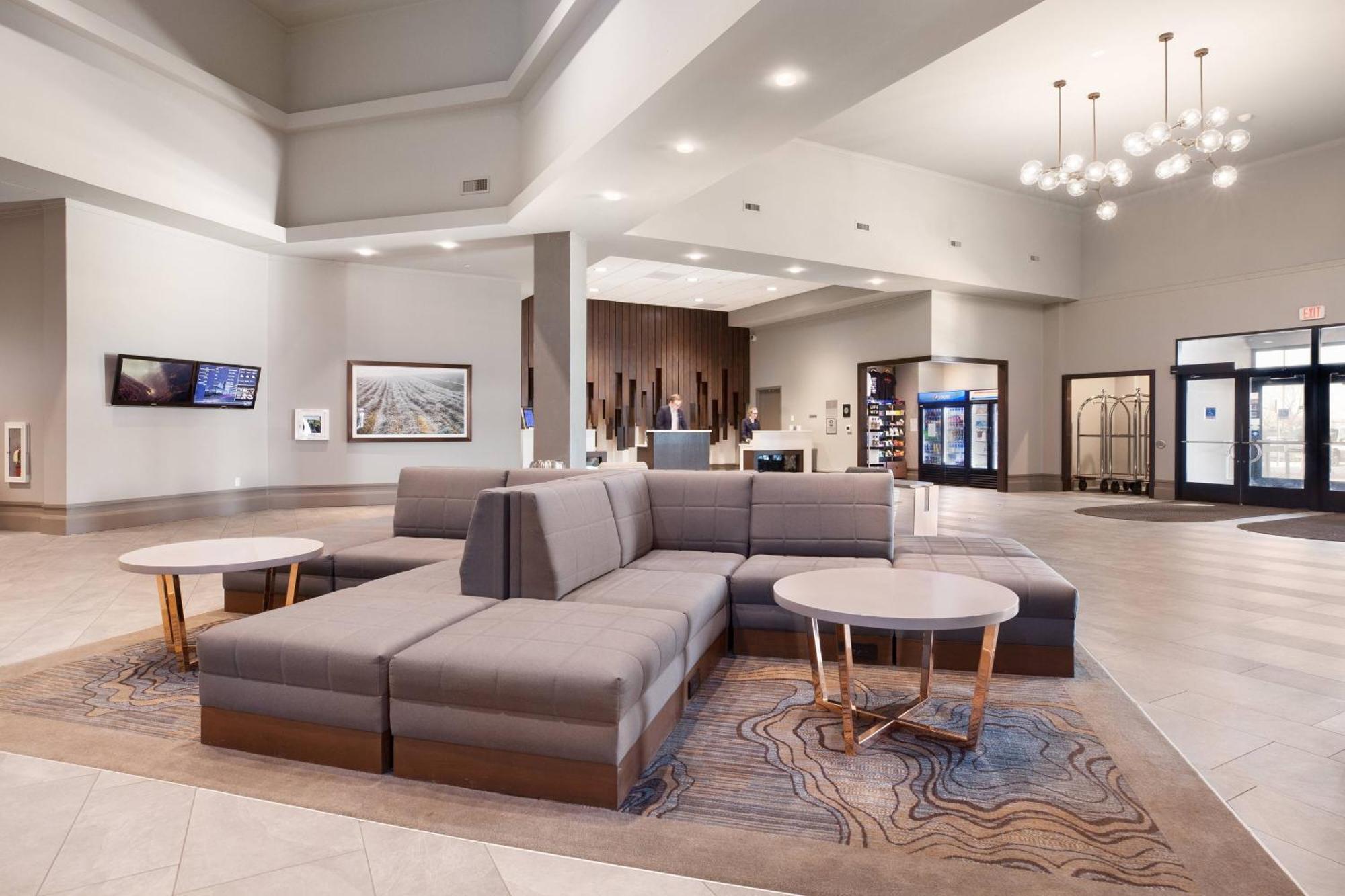 Delta Hotels By Marriott Fargo Exterior photo