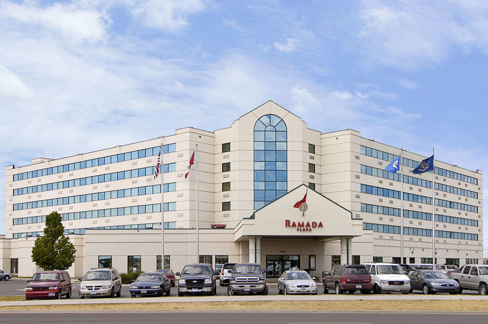 Delta Hotels By Marriott Fargo Exterior photo